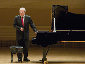 Ax Emanuel 2013-2014 C